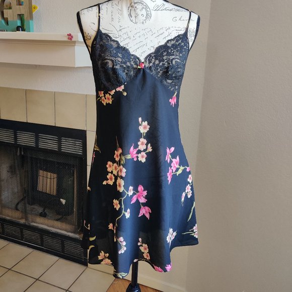 Oscar de la Renta Sleepwear Other - Oscar de la Renta Floral Nightgown Black Pink Lace Baby Doll Size S